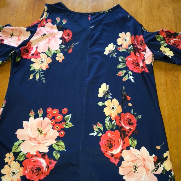 Floral Cold Shoulder shirt - Picture 2 of 2